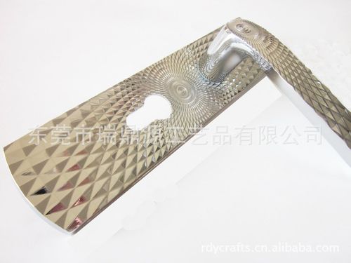 產品中心 其他鎖具 > 廠家批發中號銀色五金門鎖 門鎖制造廠 鎖體 門鎖 | 由本專業門鎖制造廠直銷，價廉物美穩定充足。若對該品類進一步探討模型請通過網絡接待交流參觀開始投之貿易相握。